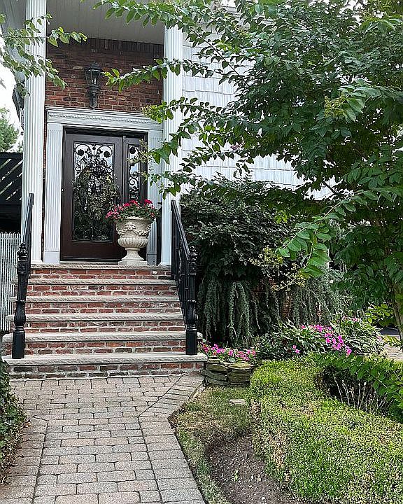 1st image of 556 Jefferson Blvd