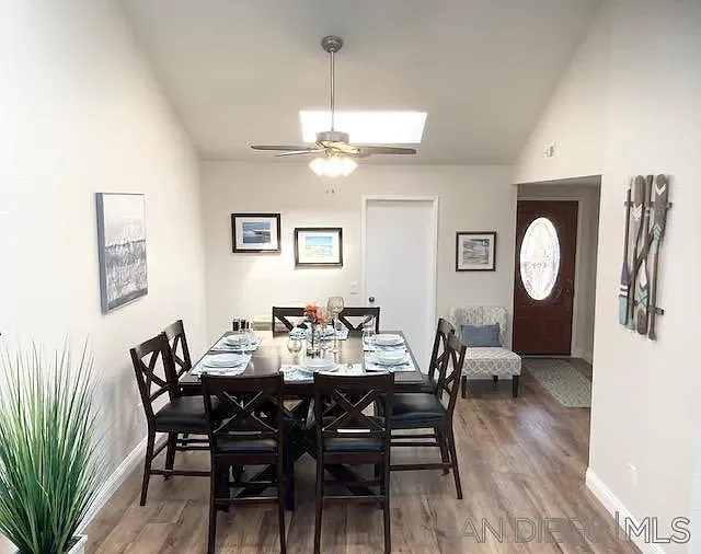 82 Kingston Ct W — Photo 12
