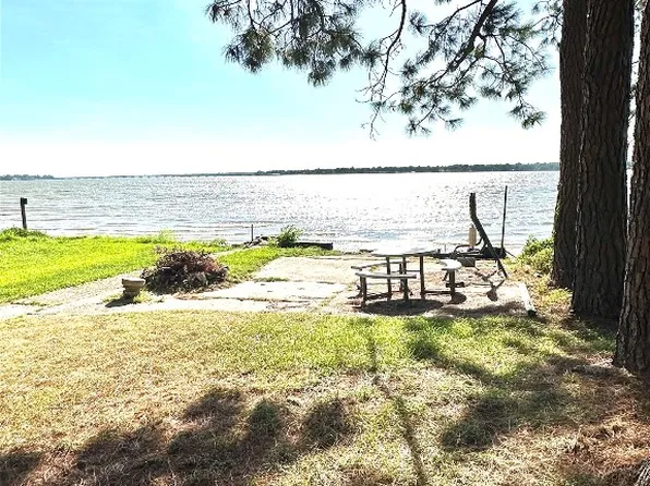 308 Sailfish State Highway Dr, Mabank, TX 75156