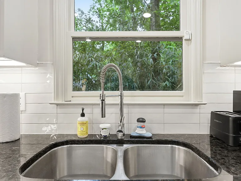 1502 Hollywood St — Photo 15