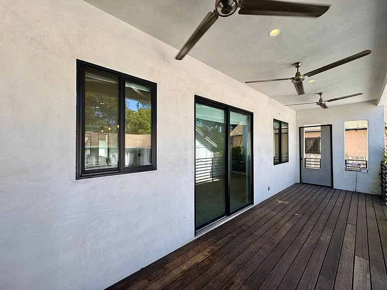 143 N Ardmore Ave — Photo 28