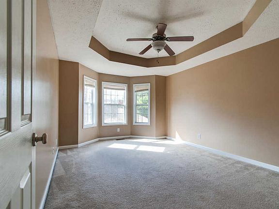 4th image of 1176 Viewmont Dr