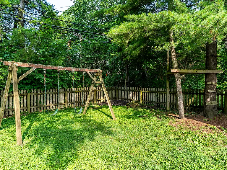 1022 Della Dr — Photo 38