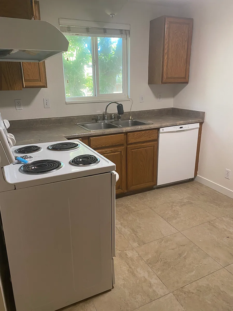 kitchen - 39 E 300 S