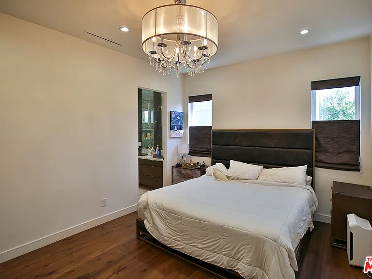 8501 Belford Ave — Photo 29