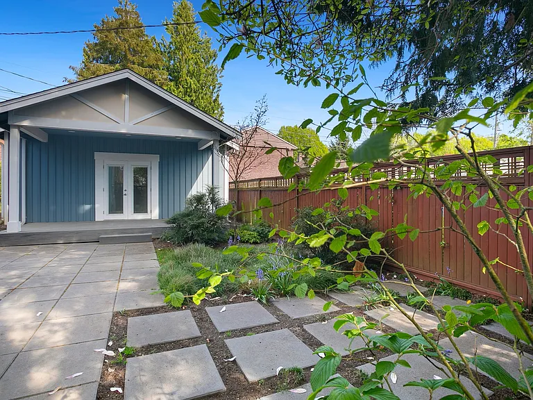 9212 36th Ave SW — Photo 27
