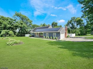 9 Lake Pochung Rd, Sussex, NJ 07461