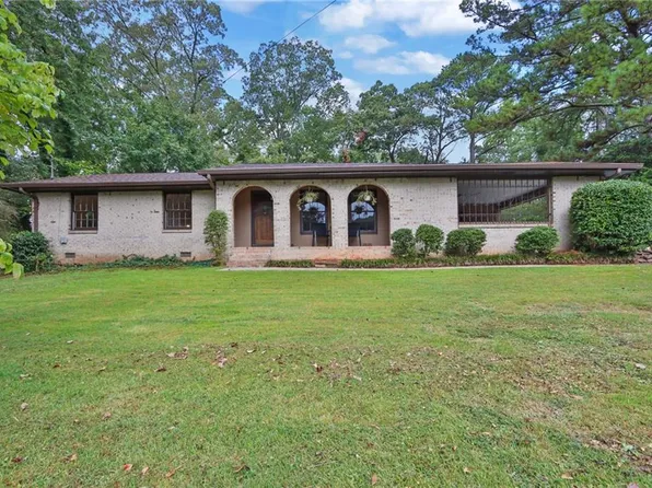 4847 Shadowwood Ct, Lilburn, GA 30047