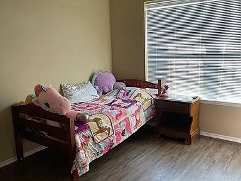 629 E Linden Ln — Photo 11