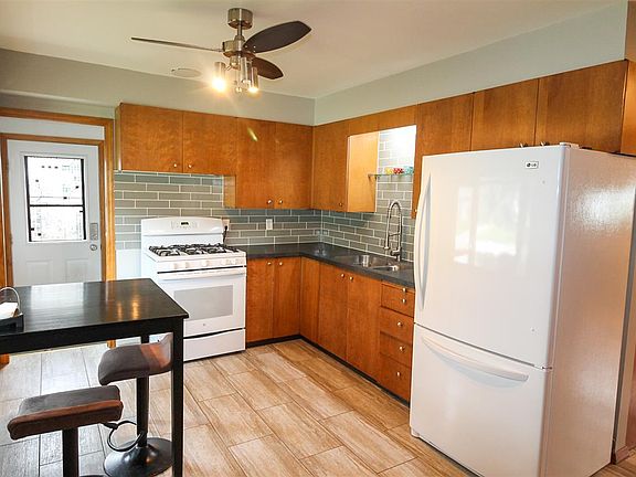 3rd image of 385 Arlington Ave