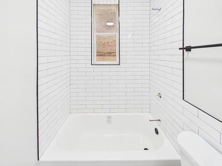 2824 W Cermak Rd #GF — Photo 12