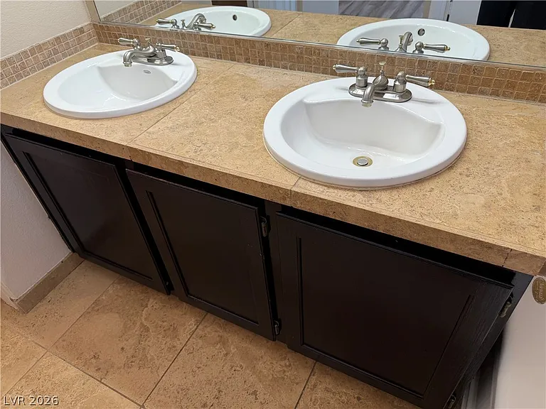 852 Celebration Dr — Photo 32