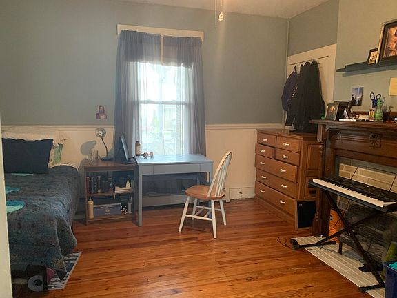 4th image of 2244 Forest Ave