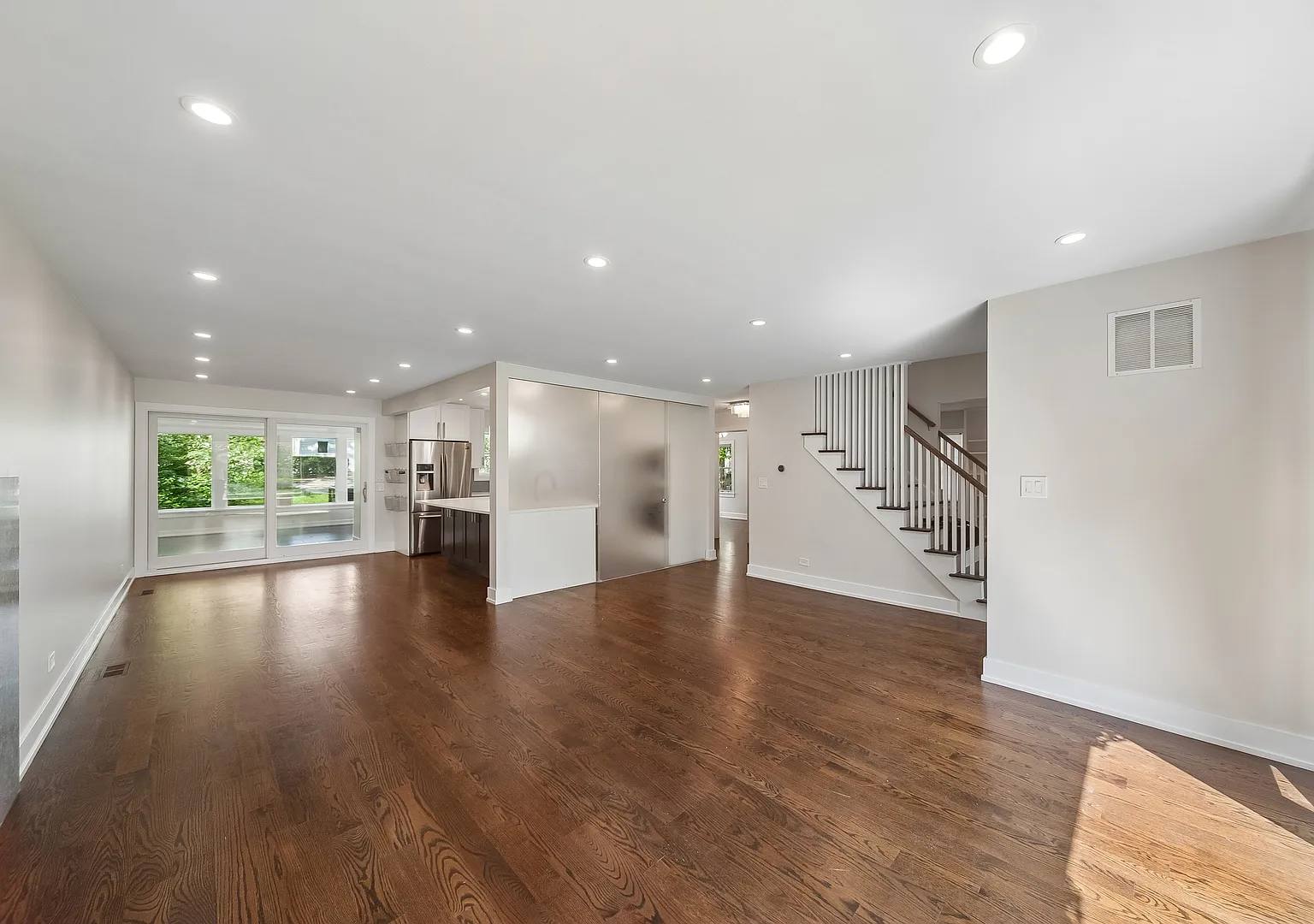 4 bed, 2368 sqft, $8,000 — Photo 3