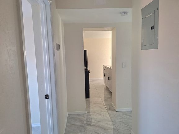 5th image of 2937 N Los Altos Ave #1