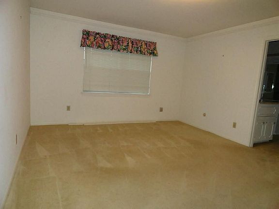 3rd image of 6423 Cindy Ln