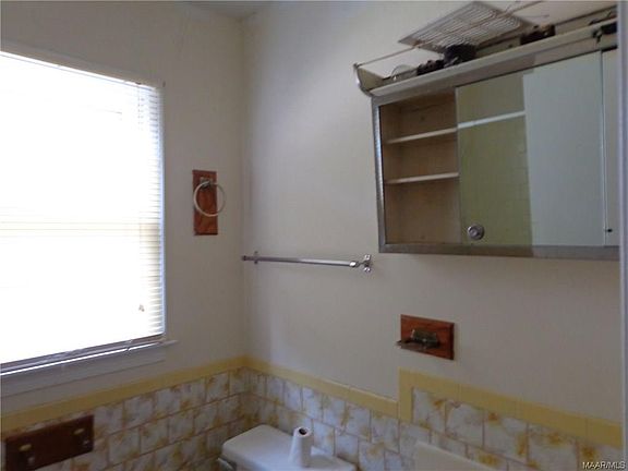 3rd image of 113 Kingswood Dr