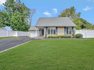 343 Aster Rd, West Islip, NY 11795