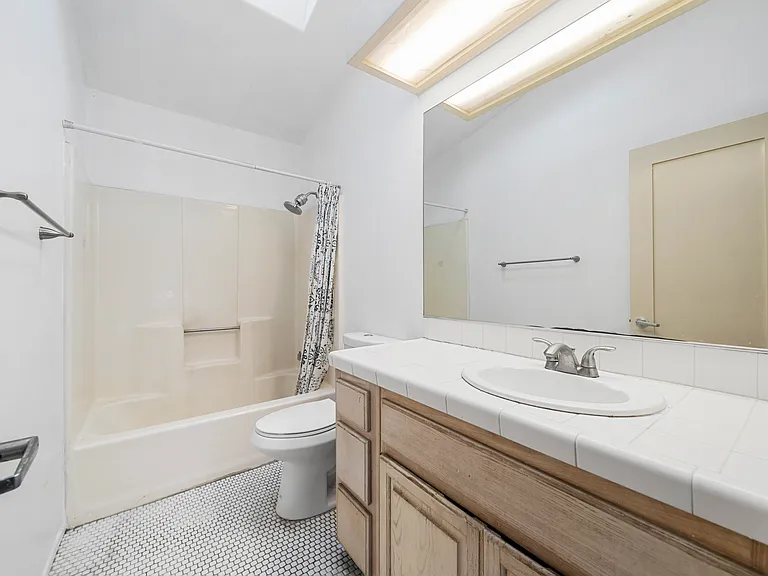 5057 Keeney St — Photo 7
