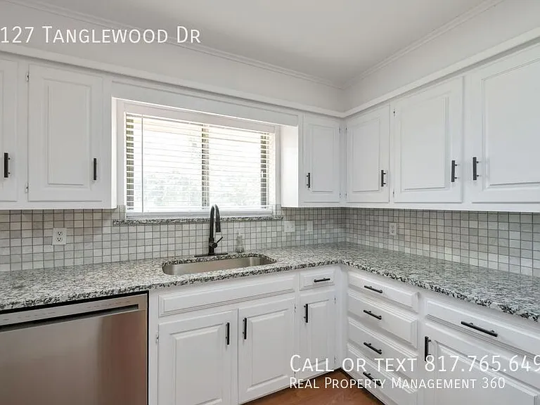 2127 Tanglewood Dr — Photo 10