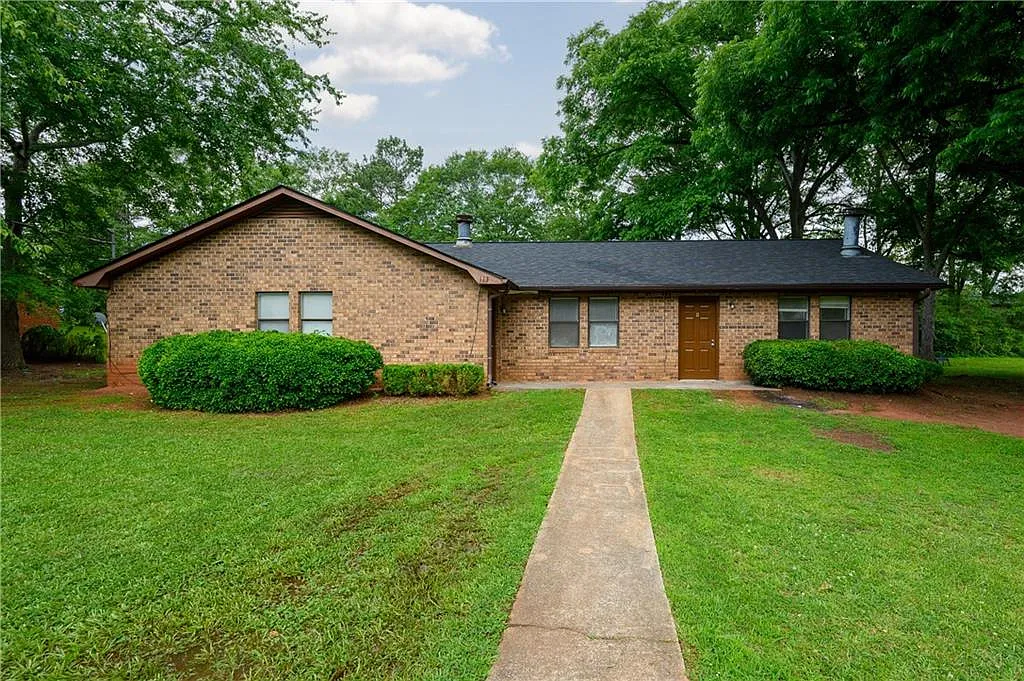 2 bed, 1.0 bath, 1000 sqft, $1,400 — Photo 1