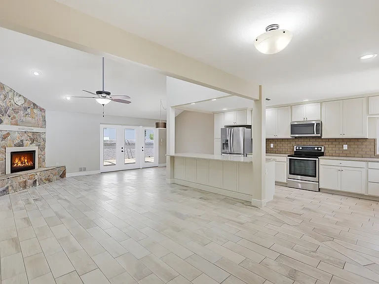 11206 Longwood Ct — Photo 17