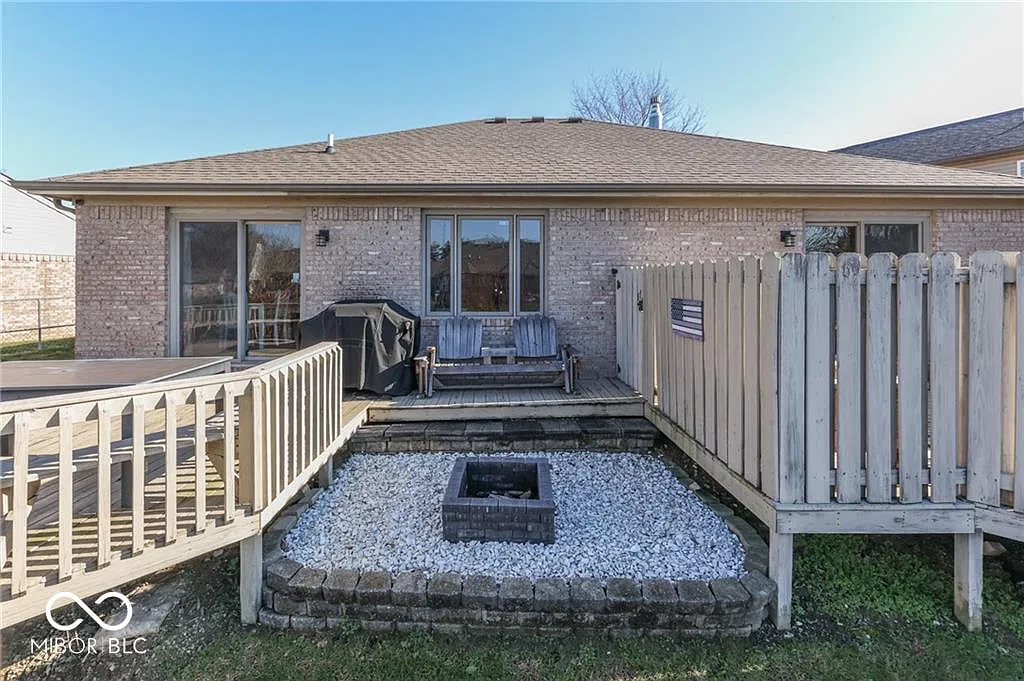 3 bed, 1380 sqft, $1,850 — Photo 2