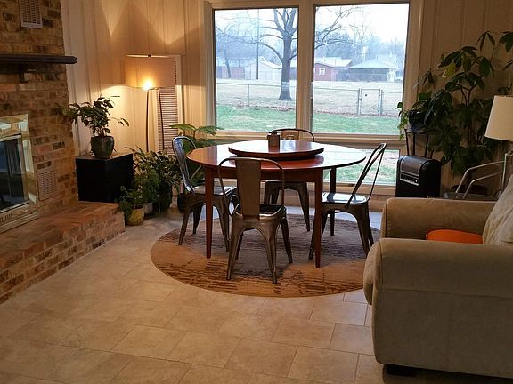 5th image of 2421 Maplewood Dr
