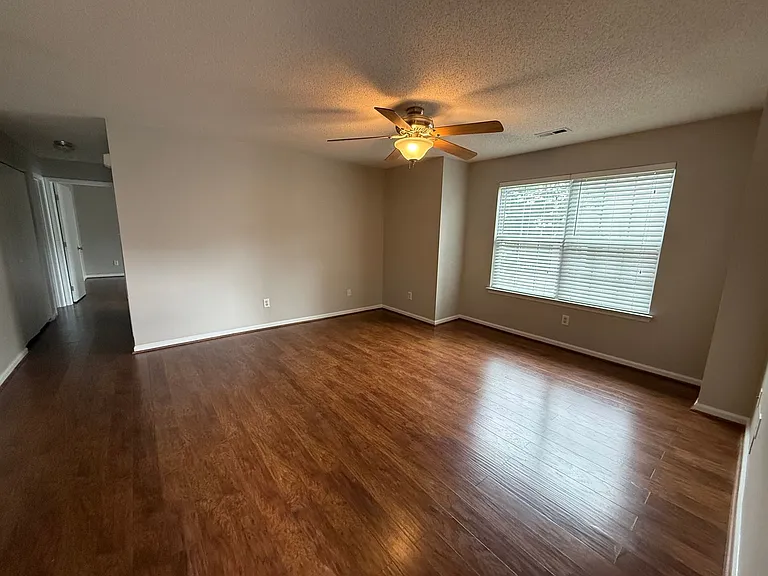 301 Queens Cres — Photo 12