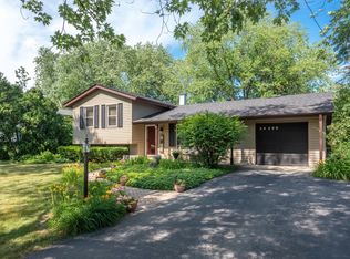 3S155 Cherrywood Ln, Glen Ellyn, IL 60137