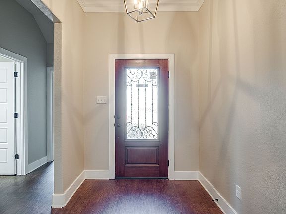 2nd image of 110 Hummingbird Ln