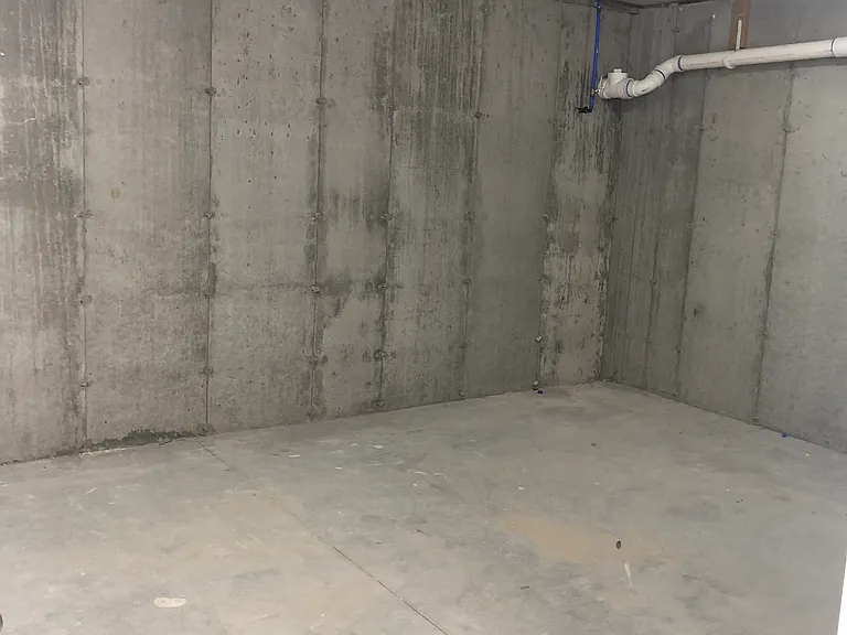 1 Hundred West Apartments — Photo 36