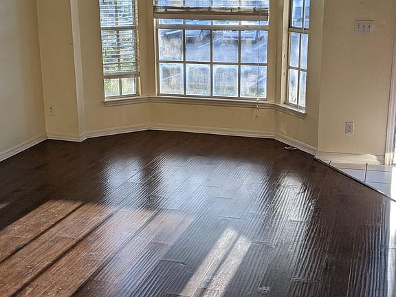 4th image of 13542 Embassy Park Ct