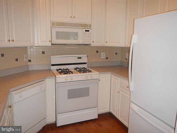 3rd image of 2310 14th St N APT 208