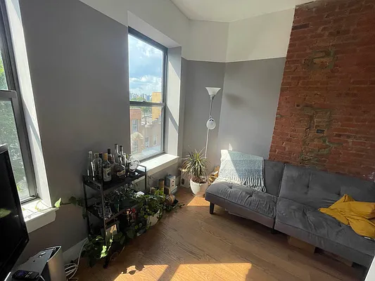 Rented by Delmark Realty LLC | media 20