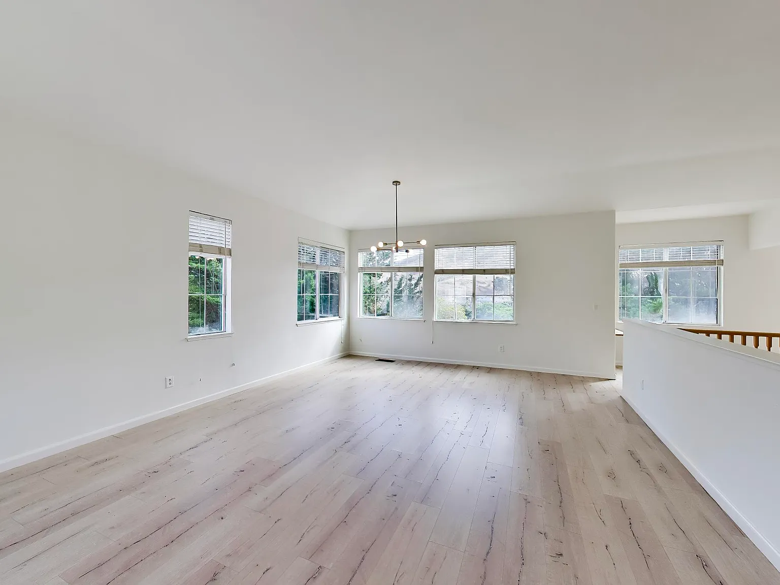 4 bed, 2.5 bath, 2410 sqft, $6,795 — Photo 4