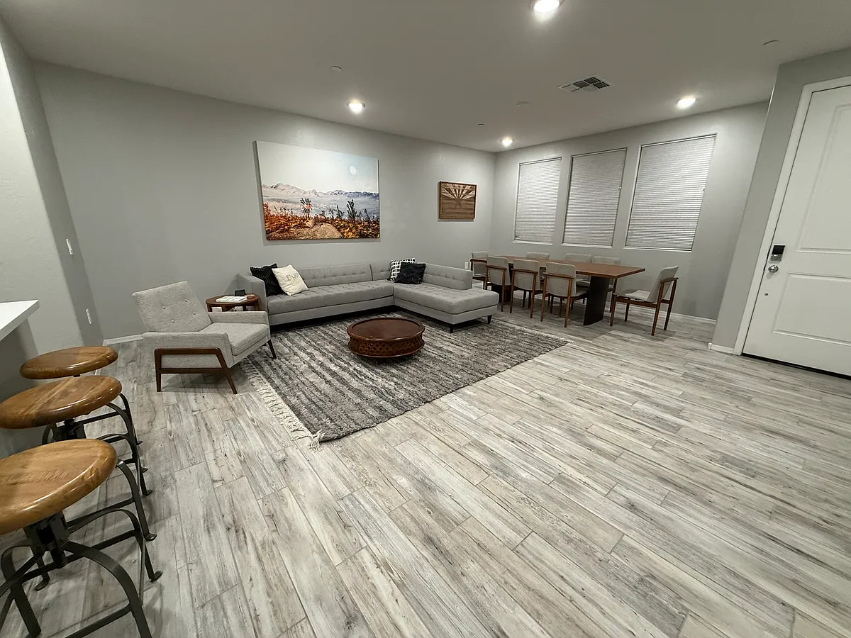 Building Photo - 2633 S Catherine Dr #104