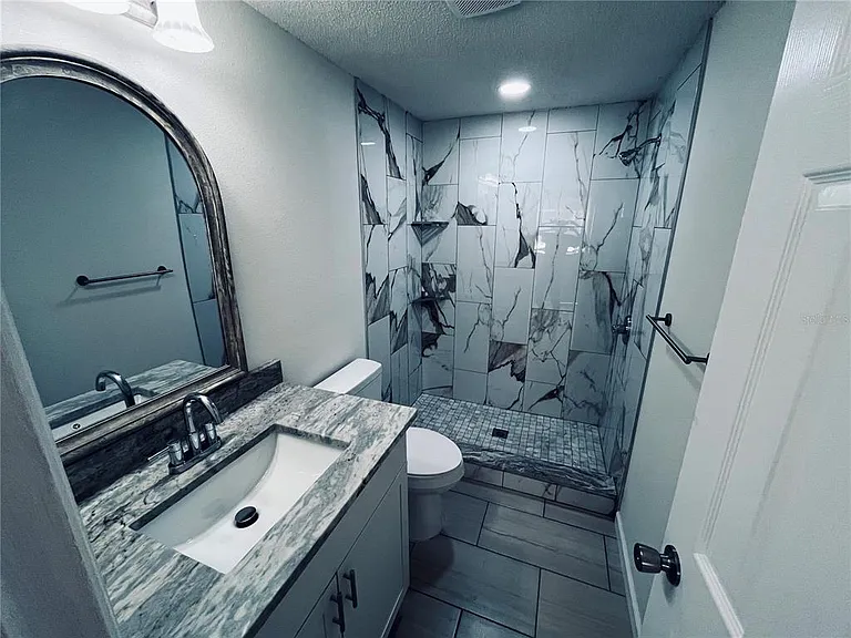 5323 Satsuma Dr — Photo 29