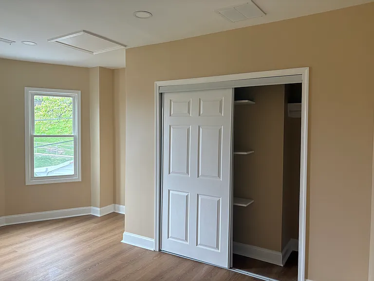 1307 Oak St — Photo 7