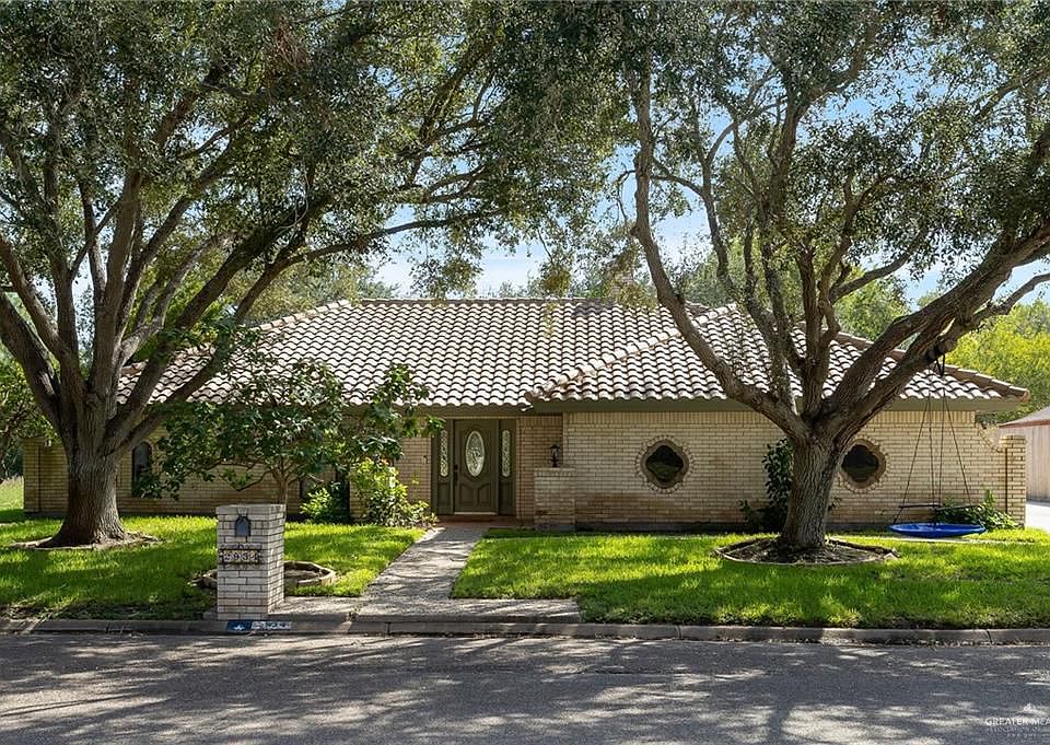 1st image of 2934 Jacaranda Dr