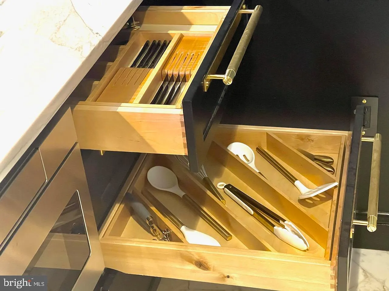 Arts Condominium — Photo 4
