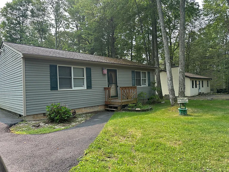 1190 Chickadee Dr — Photo 1