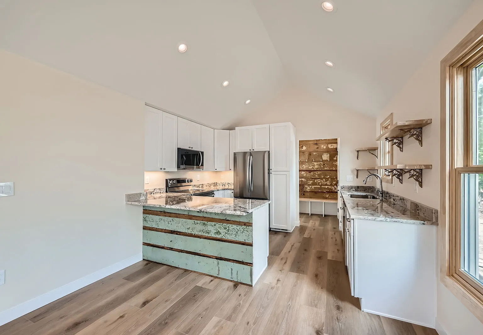 1045 Front St — Photo 3