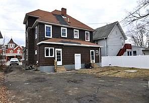 5th image of 106 Main St