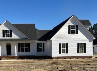 3034 Dinwiddle Dr, Wade, NC 28395