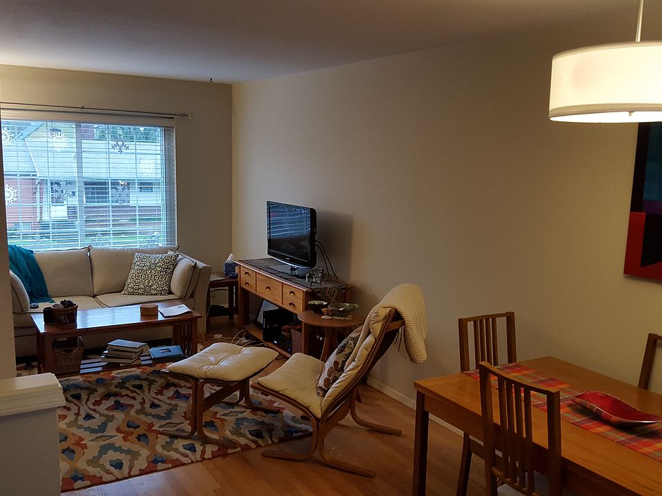 Lving room front window