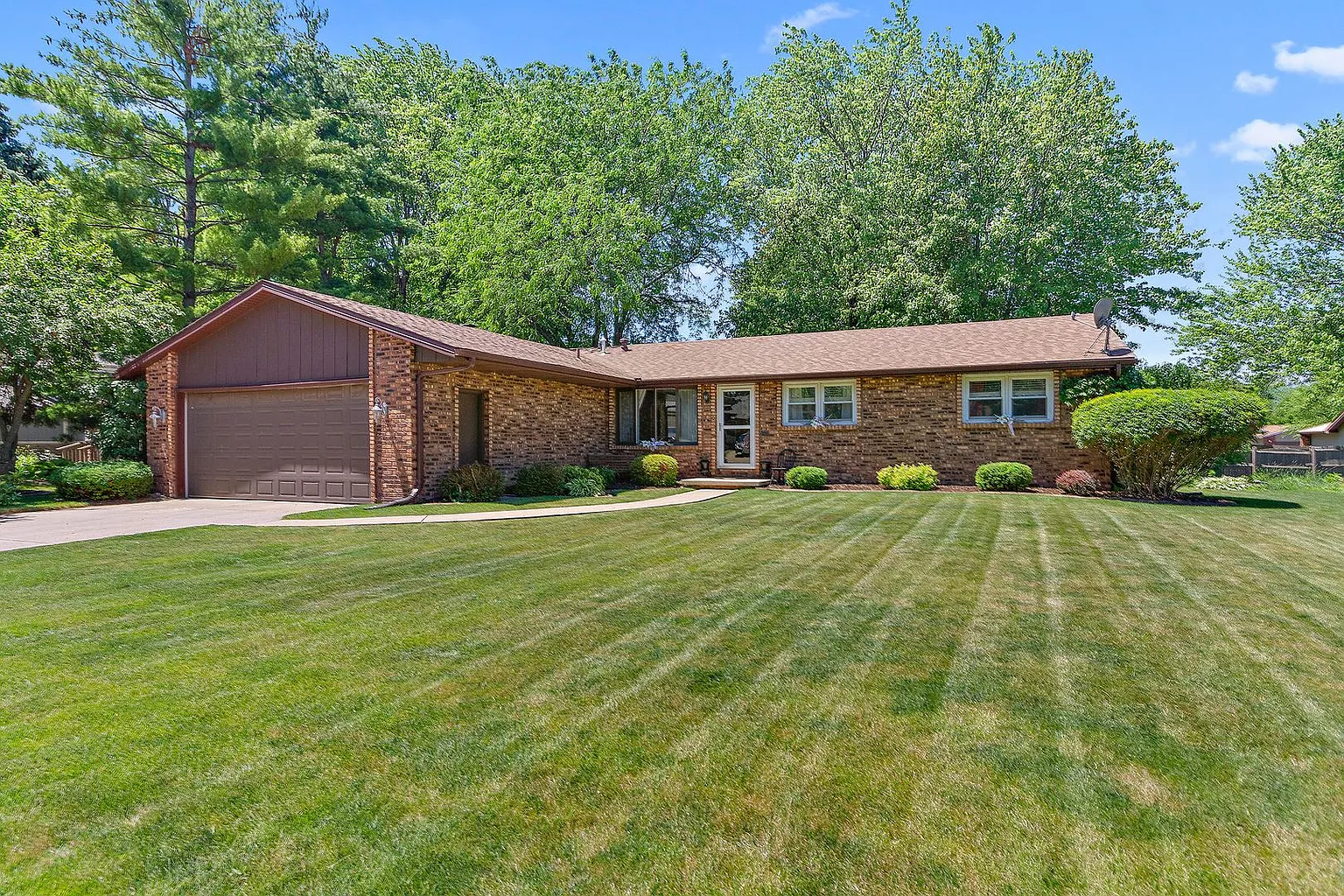 685 Heritage Dr photo 1