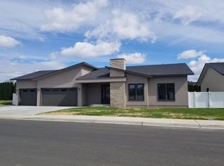 8305 Annalisa Ln, Yakima, WA 98908