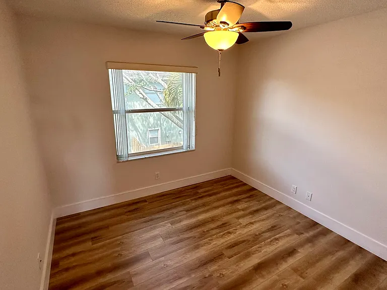 1631 Cypress Way E — Photo 11