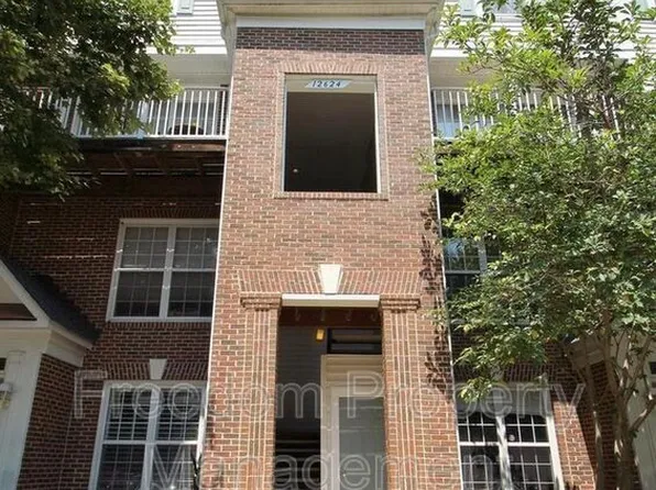 12624 Fair Crest Ct APT 304, Fairfax, VA 22033